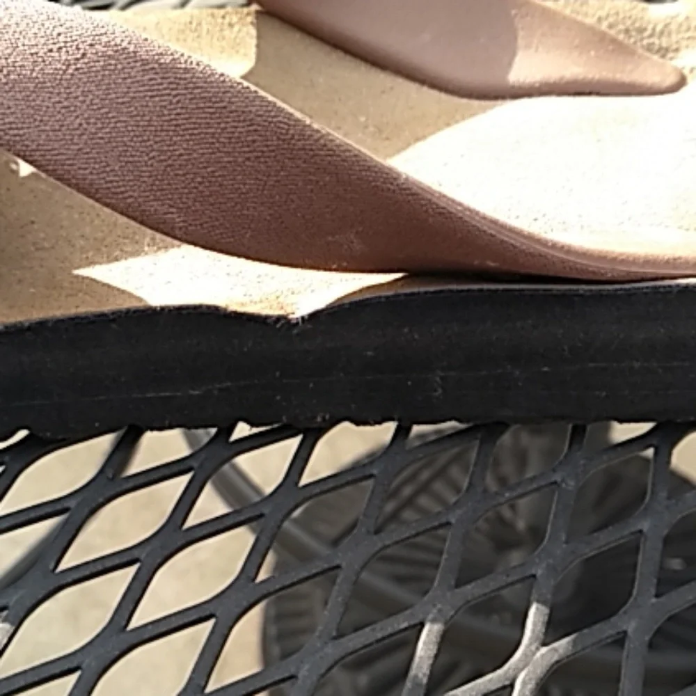 Gold toe men's tan flip flops NWOT‎